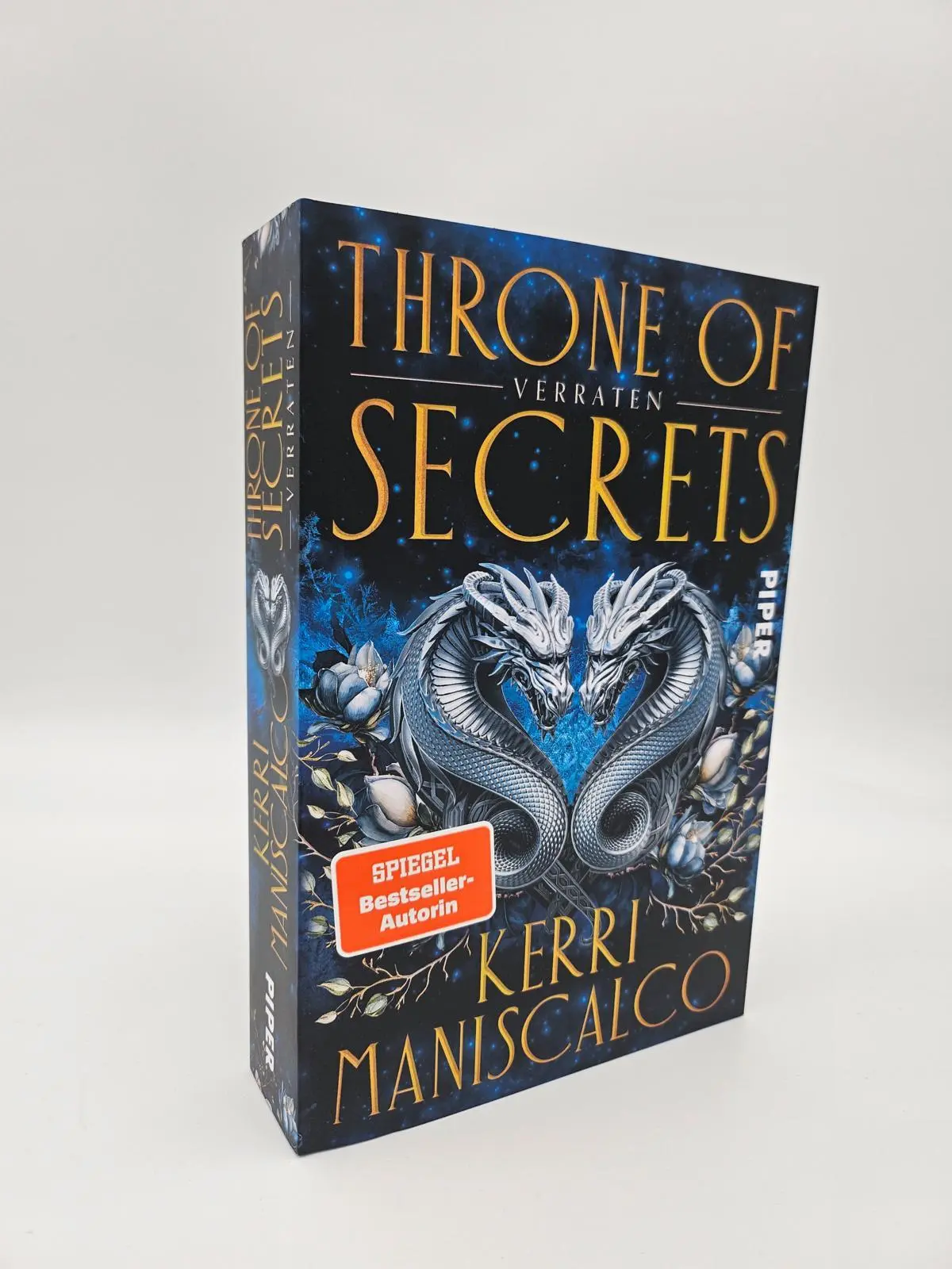 Bild: 9783492709026 | Throne of Secrets - Verraten | Kerri Maniscalco | Taschenbuch | 640 S.