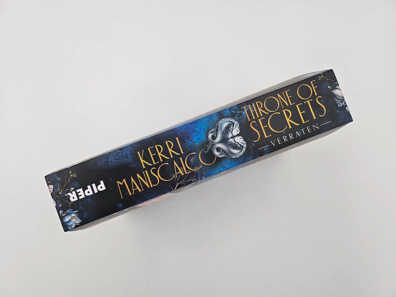Bild: 9783492709026 | Throne of Secrets - Verraten | Kerri Maniscalco | Taschenbuch | 640 S.