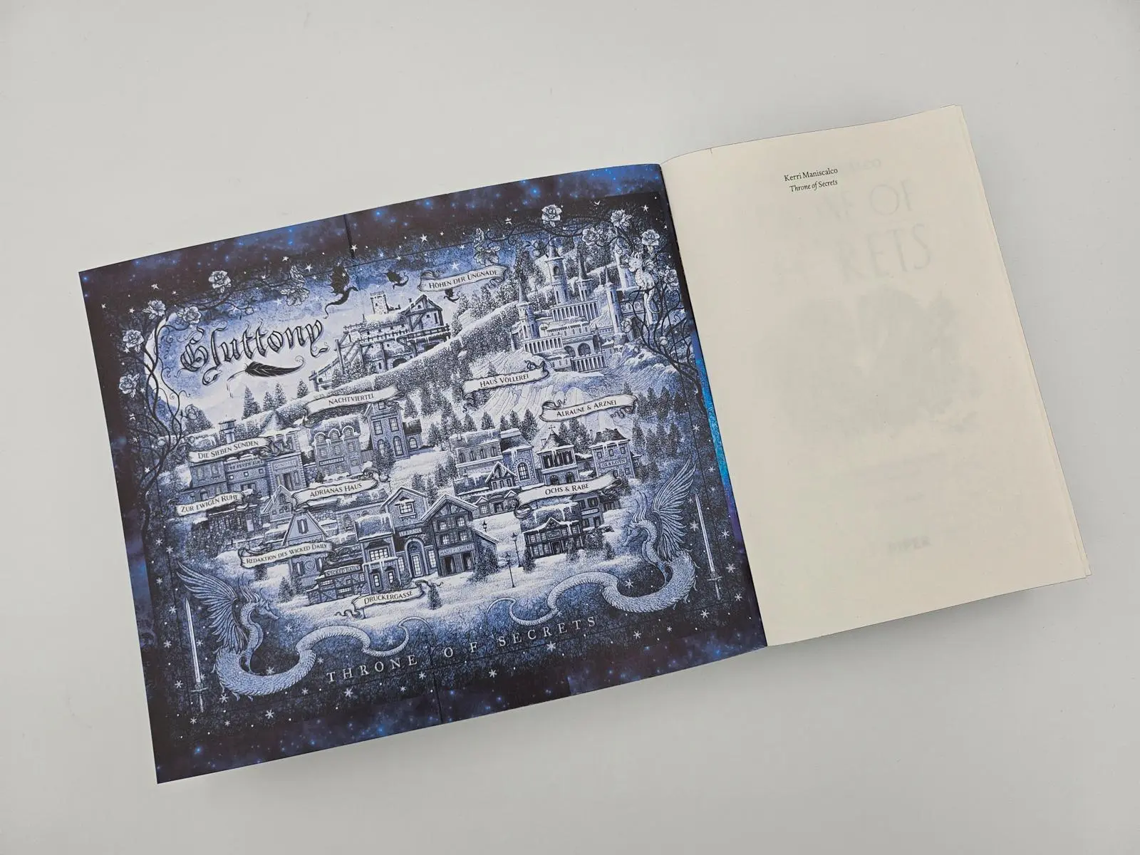 Bild: 9783492709026 | Throne of Secrets - Verraten | Kerri Maniscalco | Taschenbuch | 640 S.