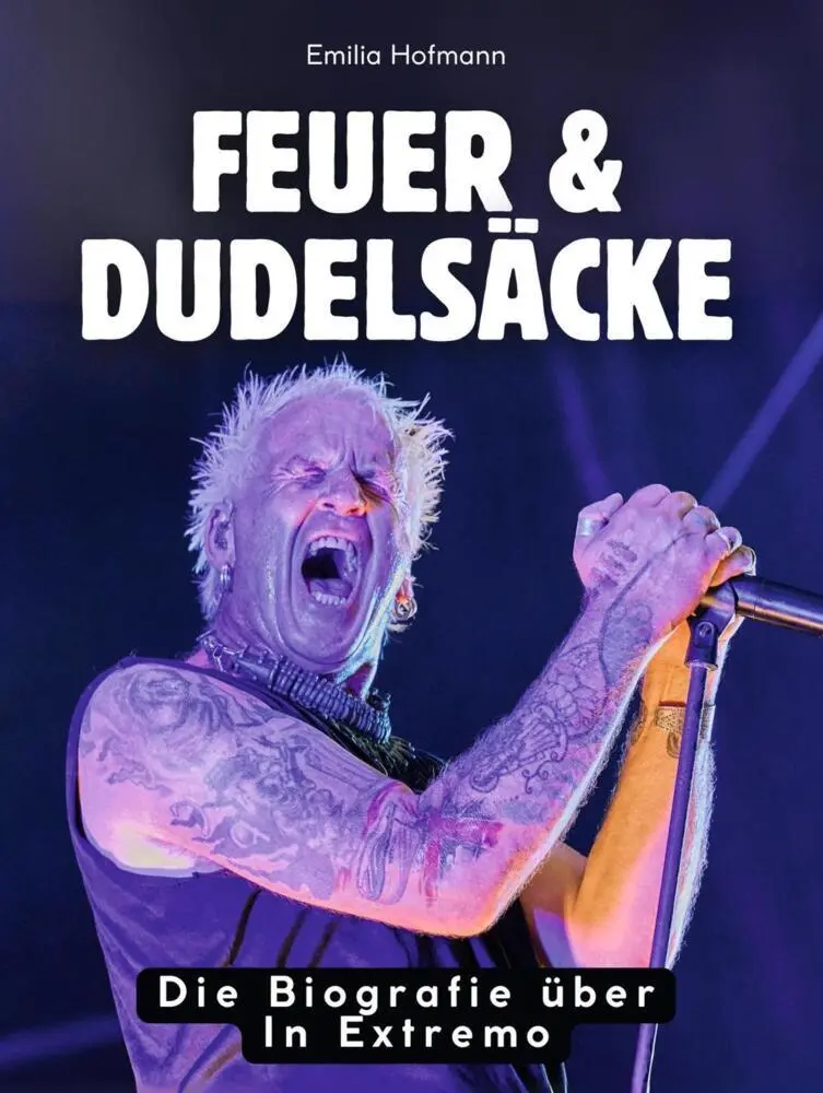Cover: 9783695300327 | Feuer &amp; Dudelsäcke | Die Biografie über In Extremo. Komplett in Farbe