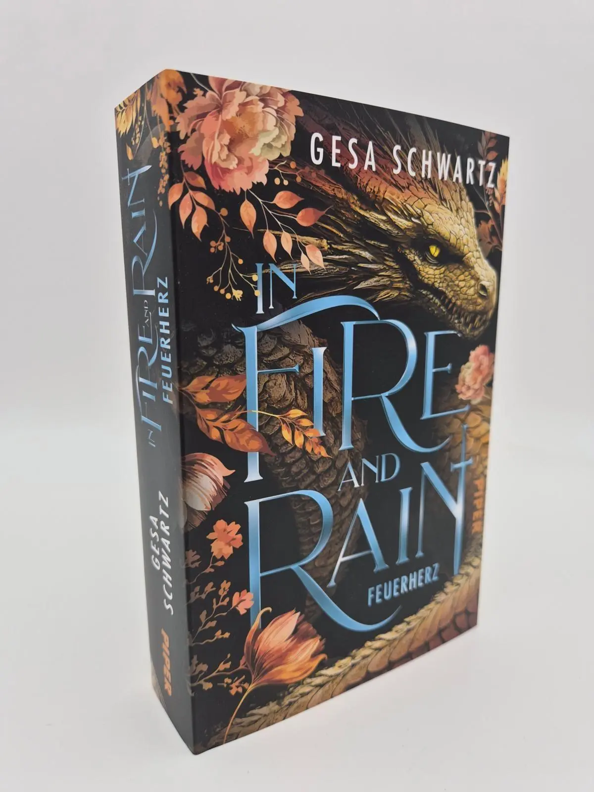 Bild: 9783492710527 | In Fire and Rain - Feuerherz | Gesa Schwartz | Taschenbuch | 512 S.
