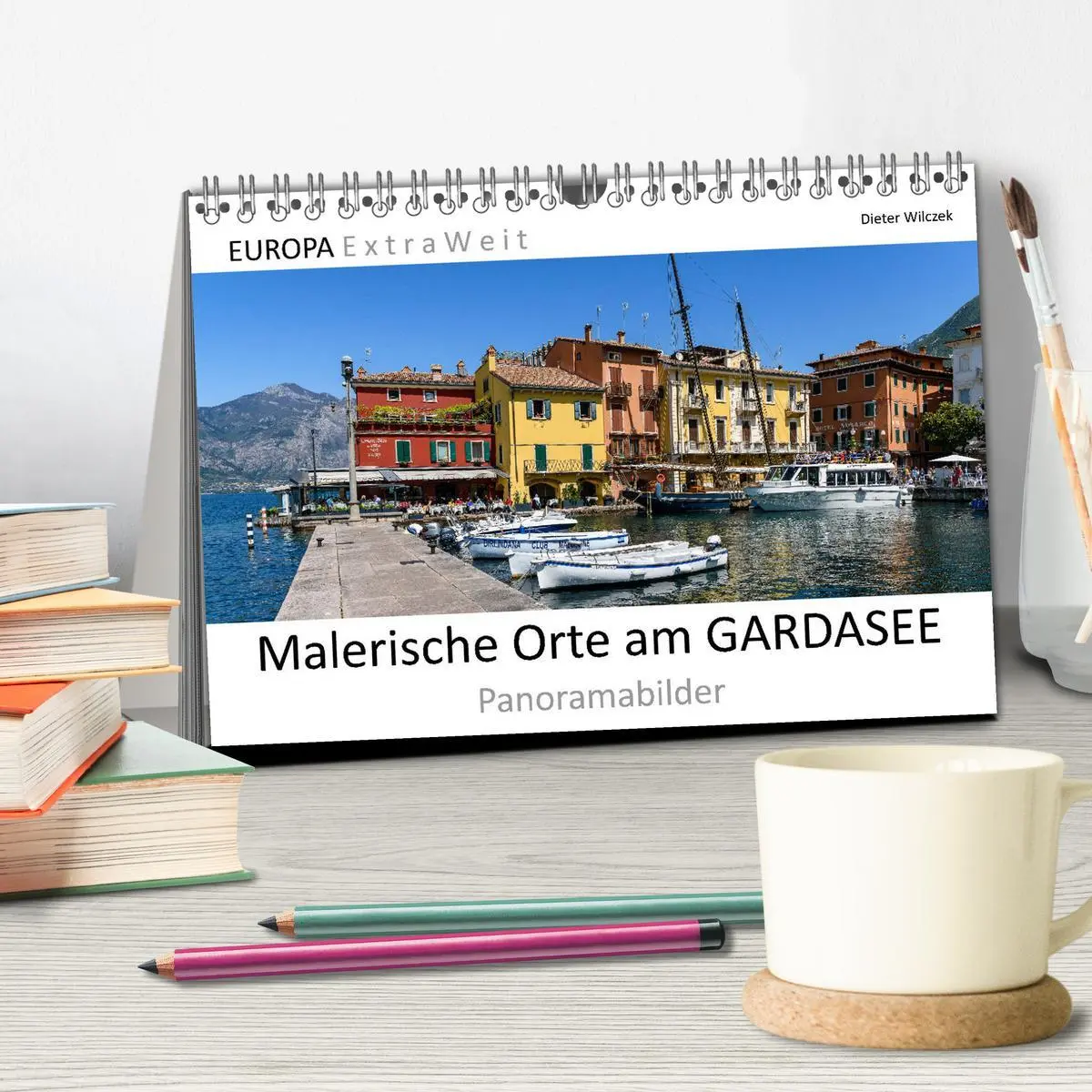 Bild: 9783457621127 | Malerische Orte am GARDASEE - Panoramabilder (Tischkalender 2026...