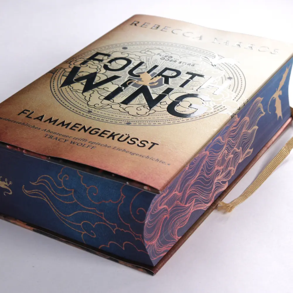 Bild: 9783423284127 | Fourth Wing - Flammengeküsst | Rebecca Yarros | Buch | Fourth Wing