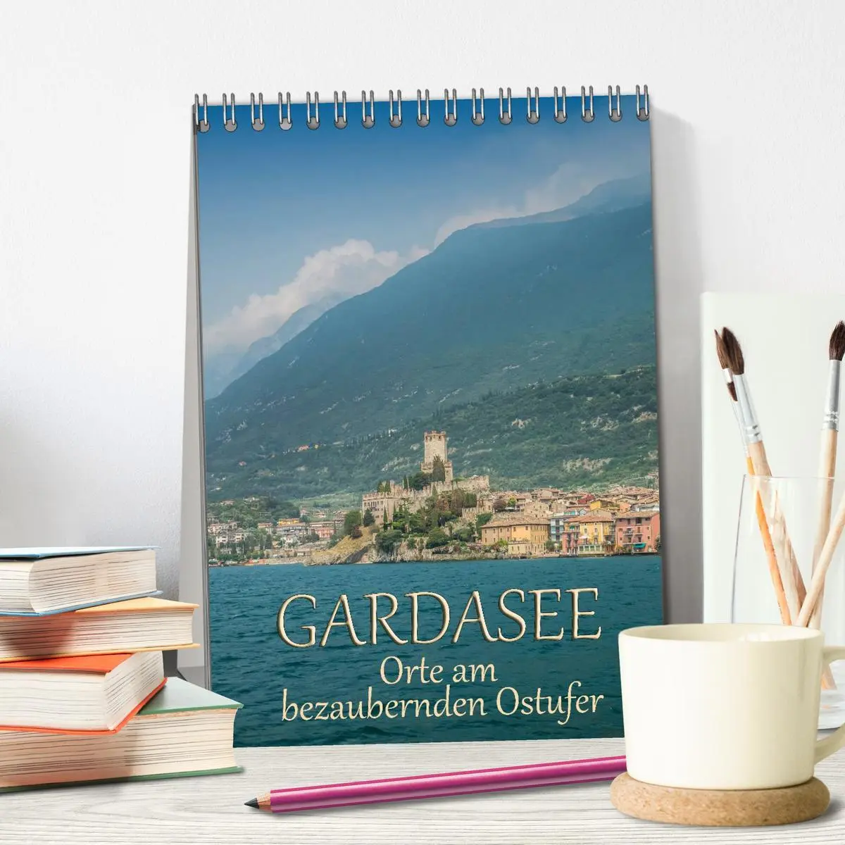Bild: 9783516438727 | GARDASEE Orte am bezaubernden Ostufer (Tischkalender 2026 DIN A5...