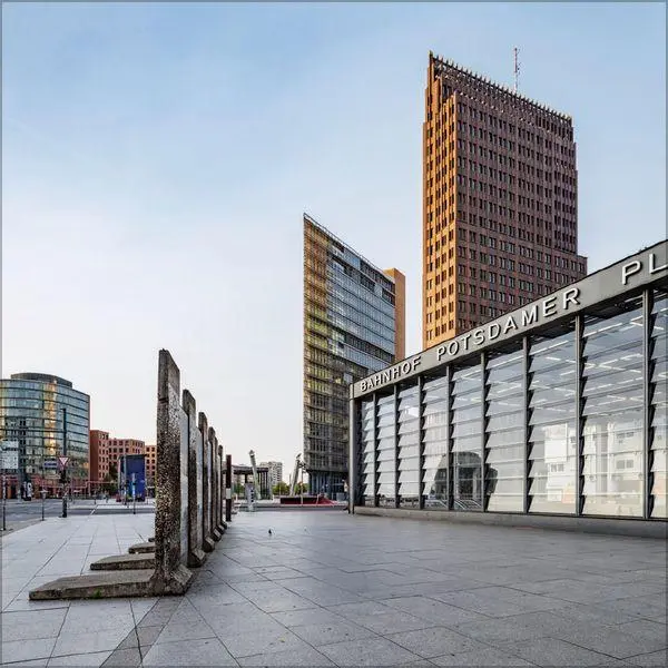 Bild: 9783819303128 | Berlin 2027 | Broschürenkalender mit Ferienterminen | Verlag Korsch