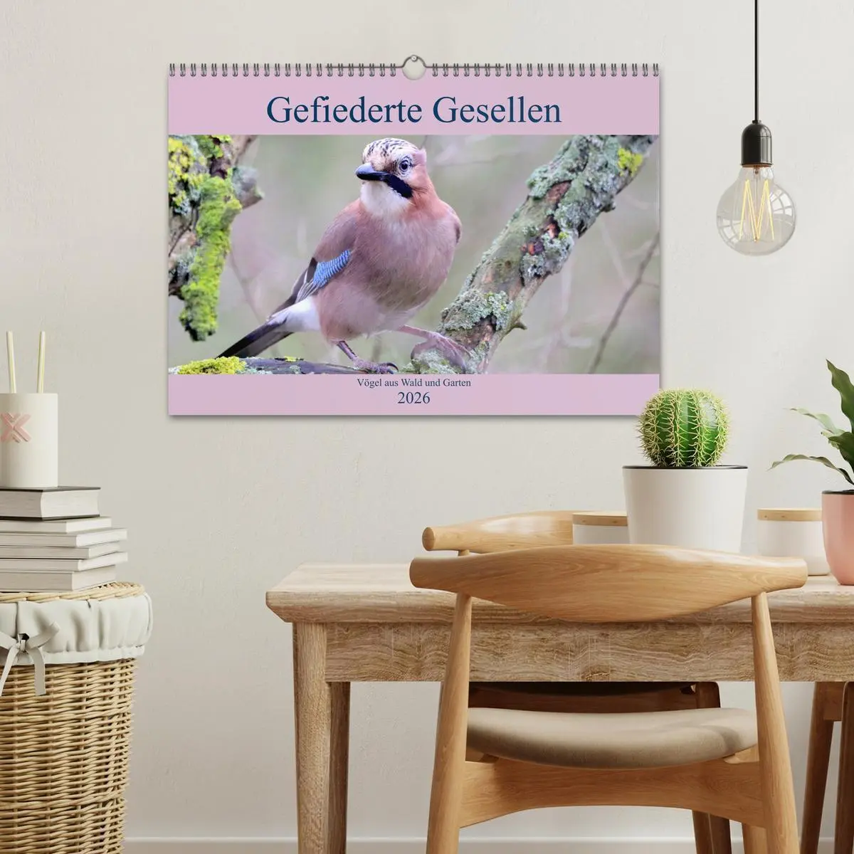 Bild: 9783457916728 | Gefiederte Gesellen - Vögel aus Wald und Garten (Wandkalender 2026...