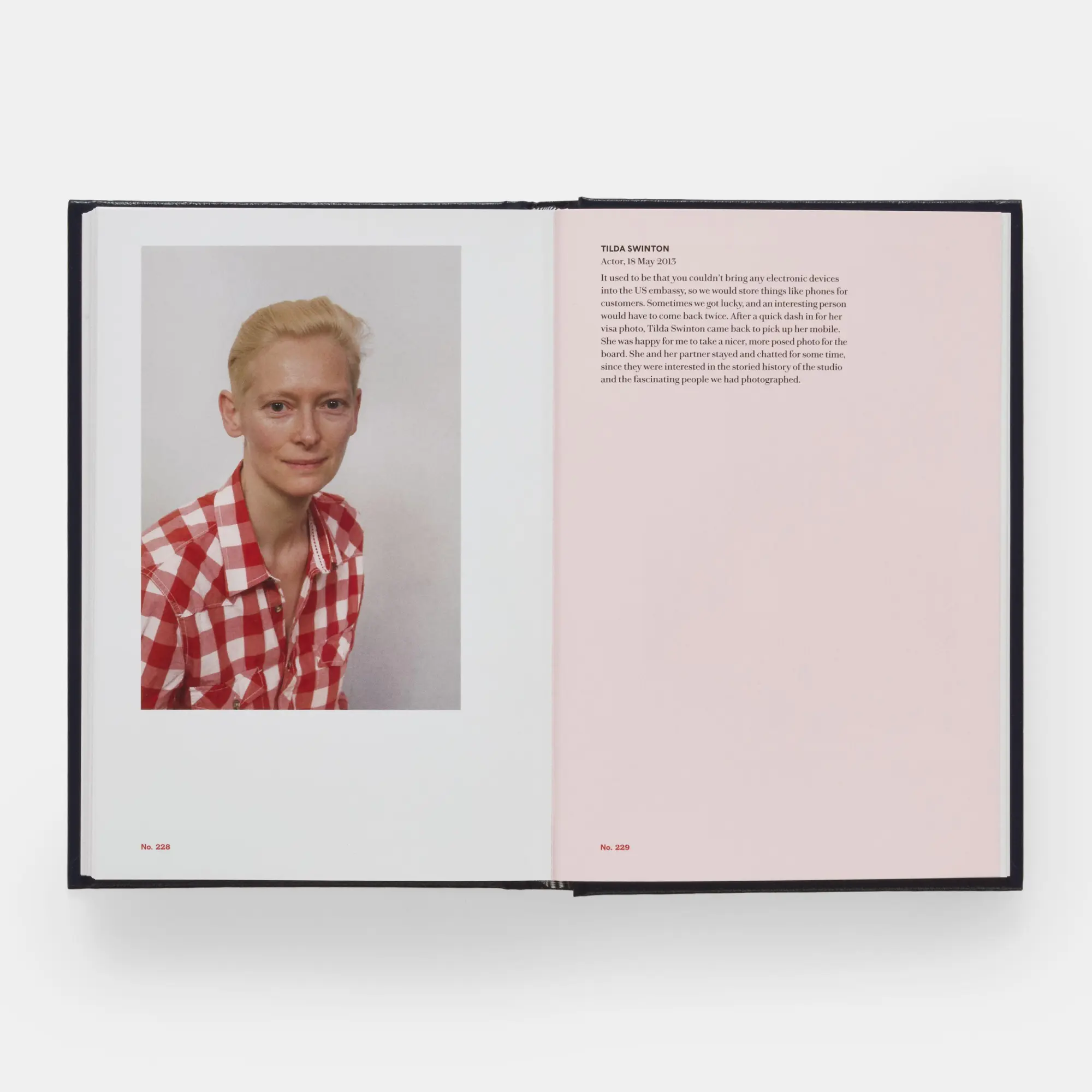 Bild: 9781837291229 | Passport Photo Service | An Unexpected Archive of Celebrity Portraits