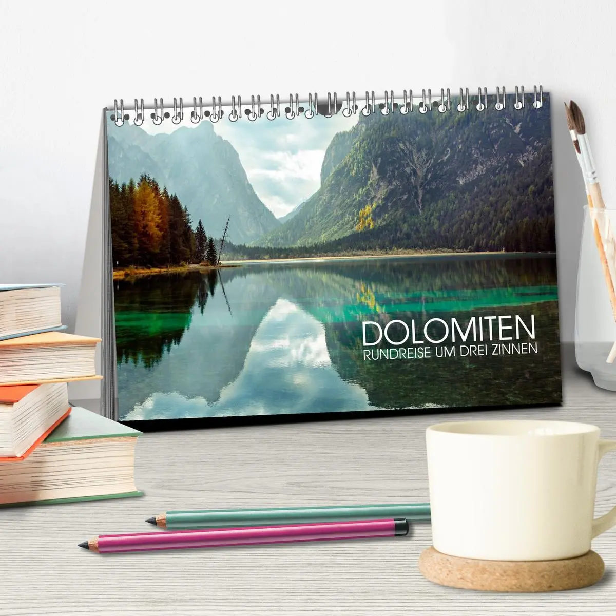 Bild: 9783516032529 | Dolomiten - Rundreise um Drei Zinnen (Tischkalender 2026 DIN A5...