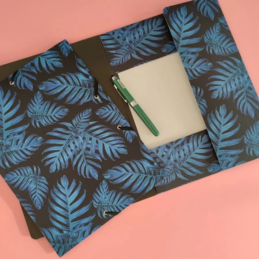 Bild: 4048809026629 | Sammelmappe de Luxe A4, Philodendron blue | Mit Gummibandverschluss