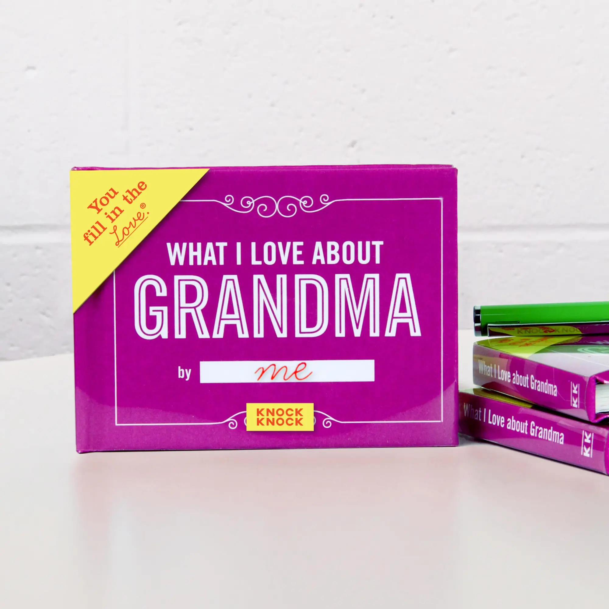 Bild: 9781601067029 | What I Love about Grandma Fill in the Love Book | Knock Knock | Buch