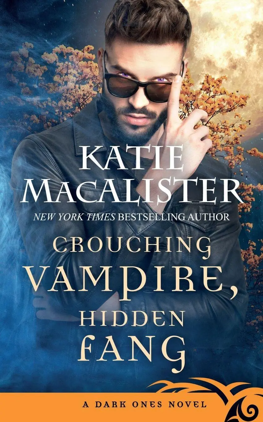 Cover: 9781952737329 | Crouching Vampire, Hidden Fang | Katie MacAlister | Taschenbuch | 2021