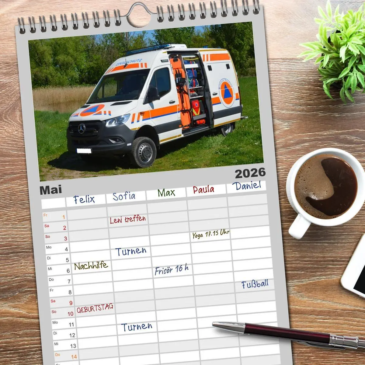 Bild: 9783516617429 | Familienplaner 2026 - Einsatzfahrzeuge aus Sachsen und...
