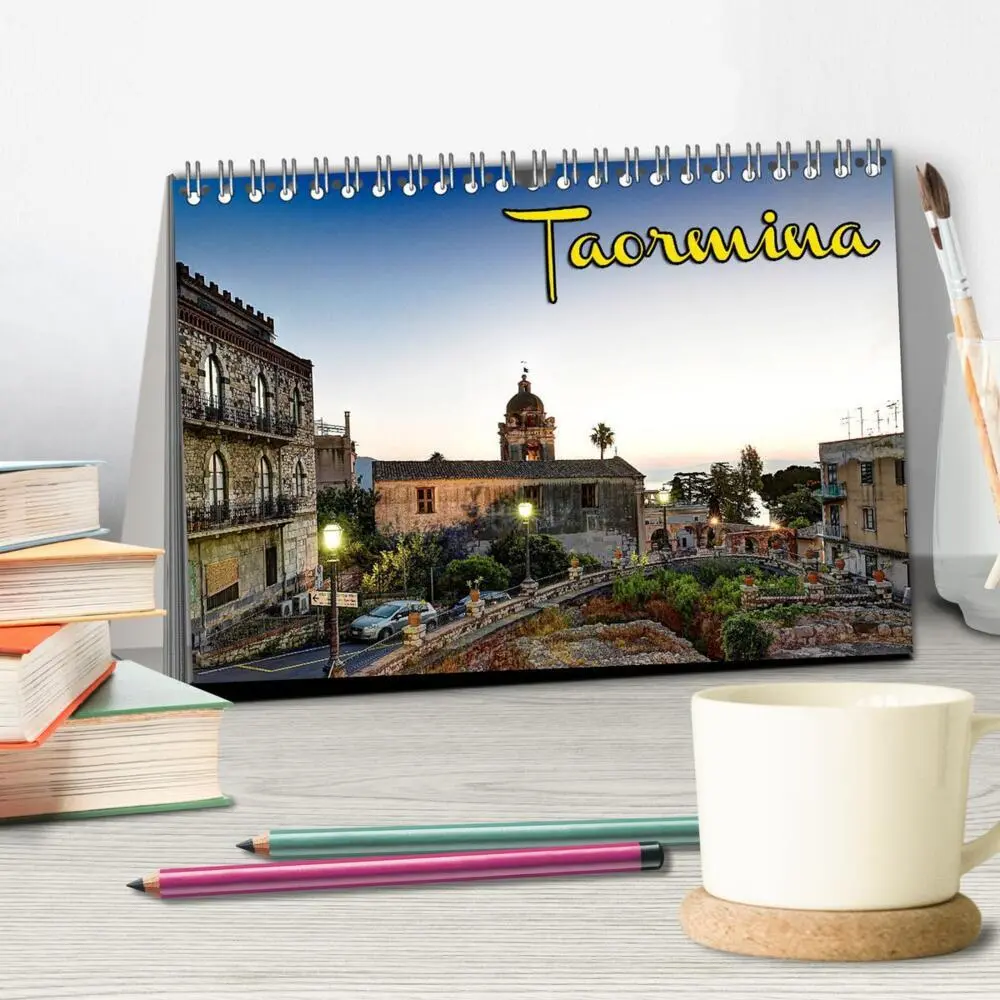 Bild: 9783435276530 | Taormina zur blauen Stunde (Tischkalender 2025 DIN A5 quer),...