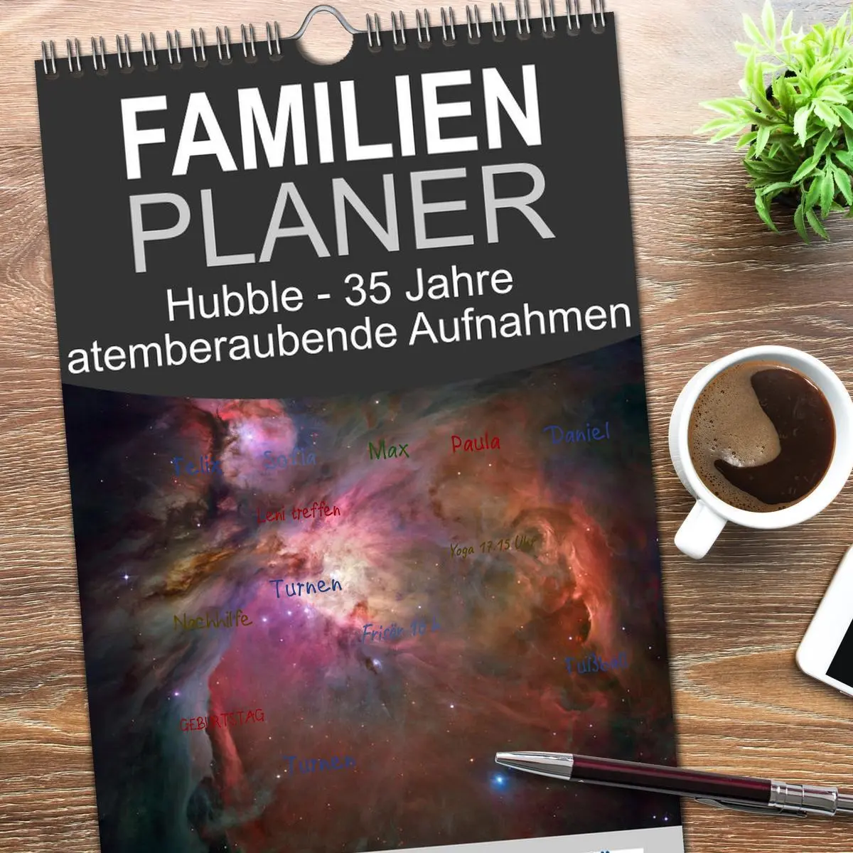 Bild: 9783516491531 | Familienplaner 2026 - Hubble - 35 Jahre atemberaubende Aufnahmen...