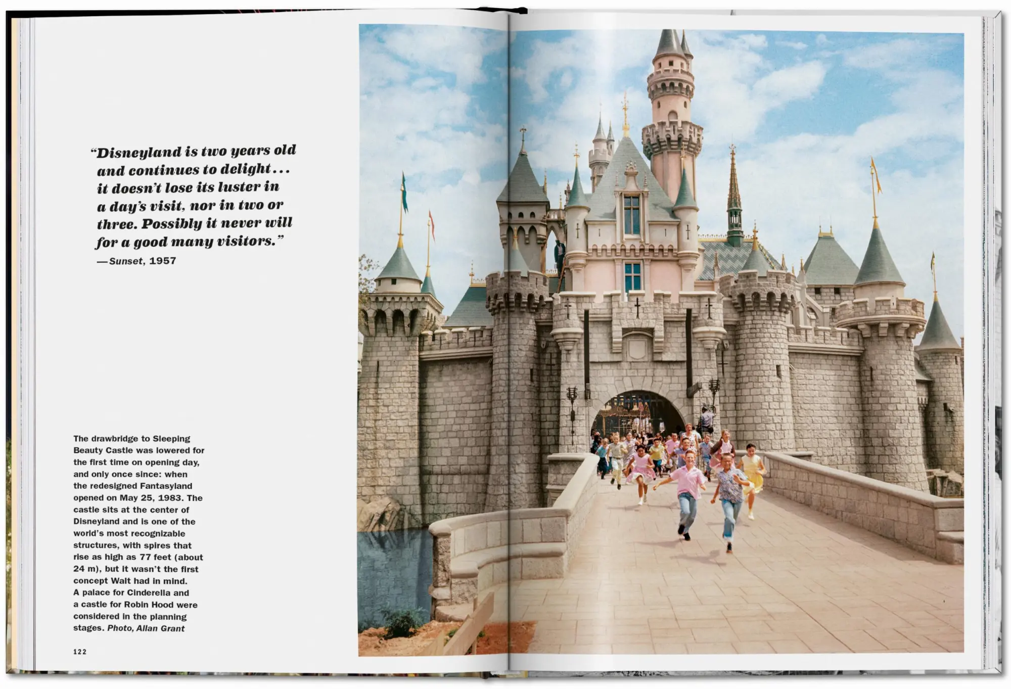 Bild: 9783836595131 | Walt Disney's Disneyland | Chris Nichols (u. a.) | Buch | 192 S.