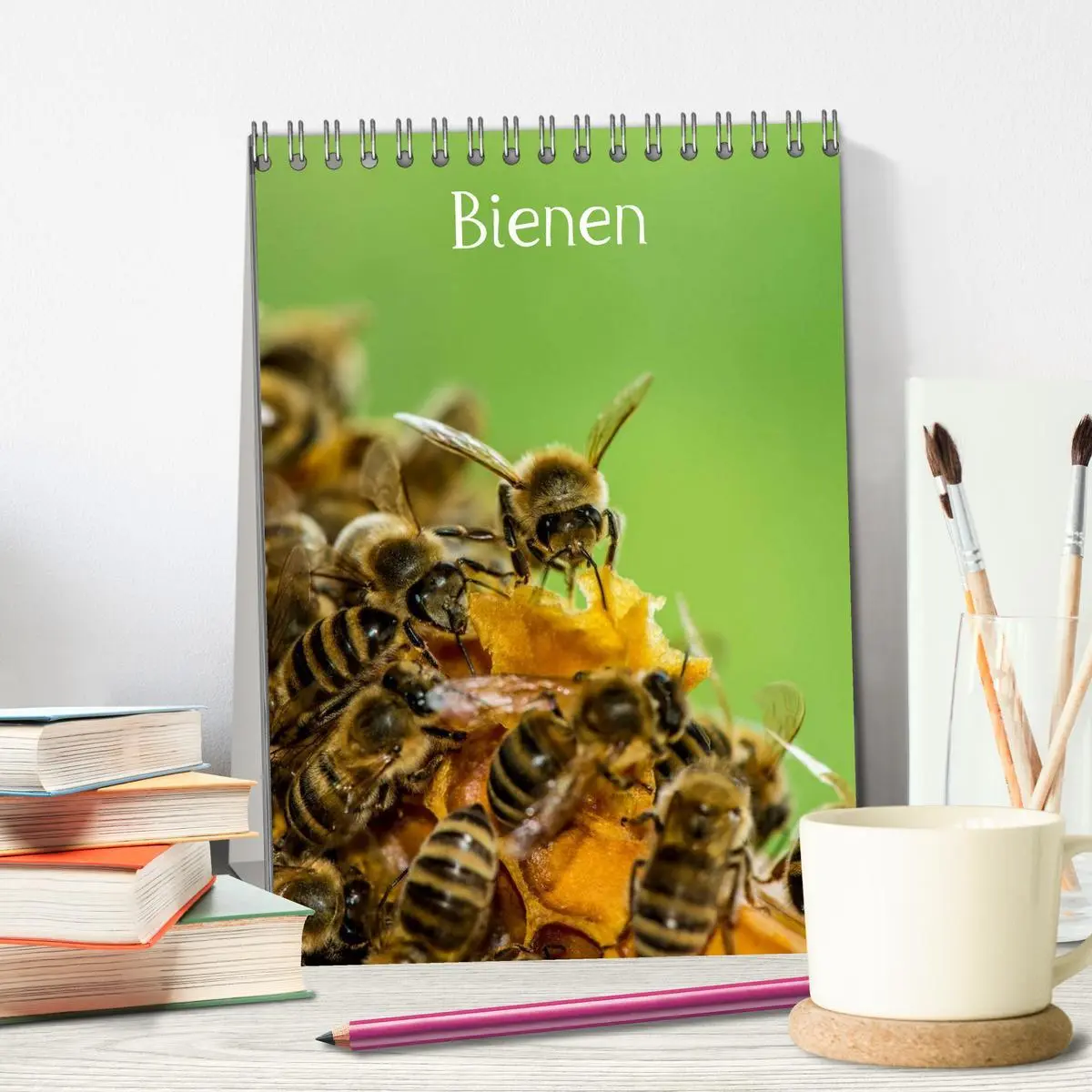 Bild: 9783516455731 | Bienen (Tischkalender 2026 DIN A5 hoch), CALVENDO Monatskalender