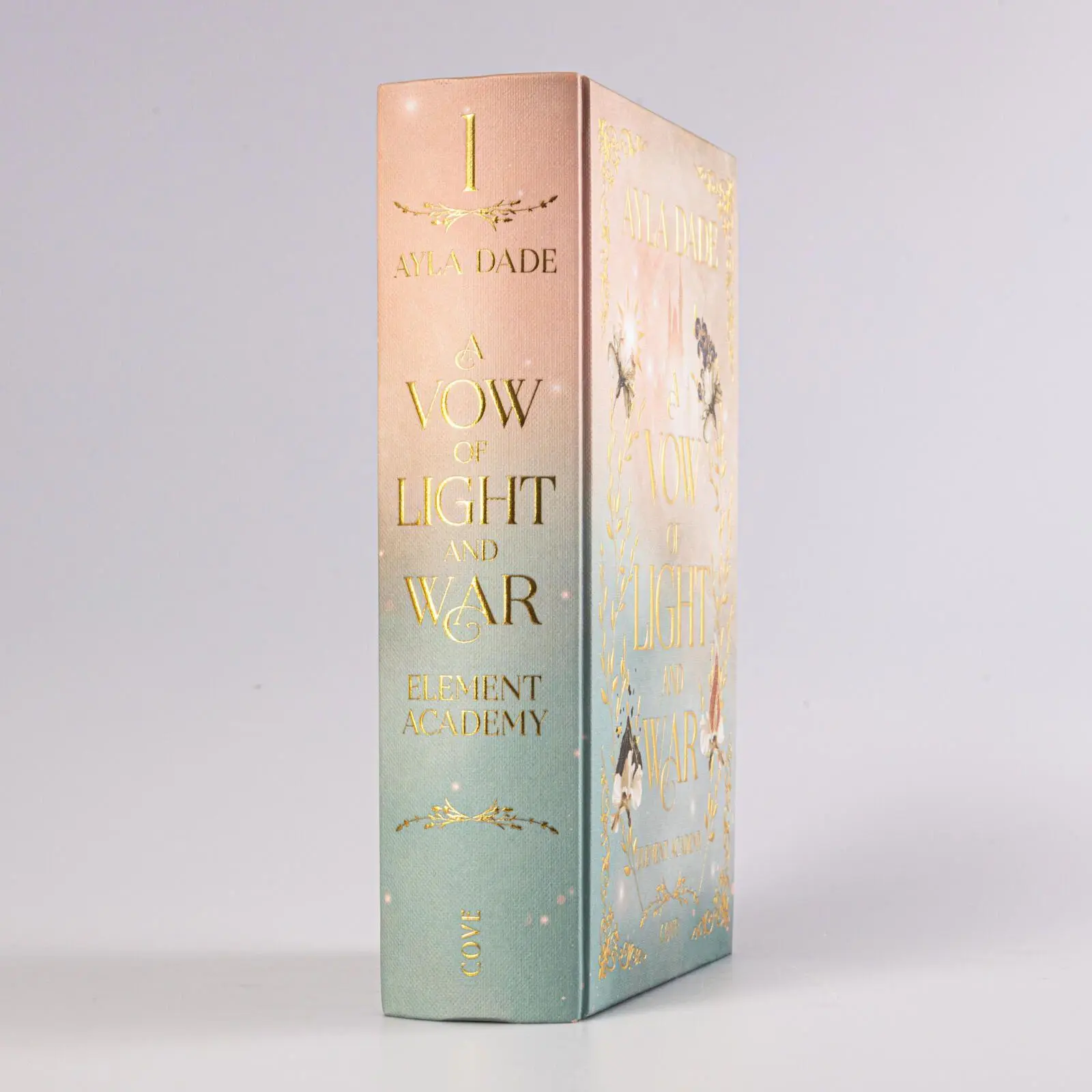 Bild: 9783551322333 | A Vow of Light and War (Element Academy 1) | Ayla Dade | Buch | 704 S.