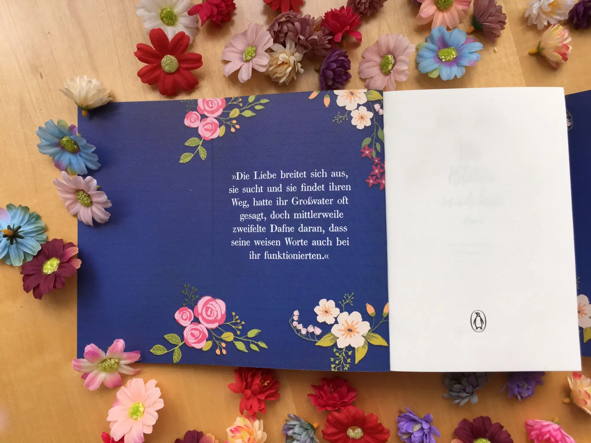 Bild: 9783328101734 | Die Blütenmädchen | Valentina Cebeni | Taschenbuch | 416 S. | Deutsch