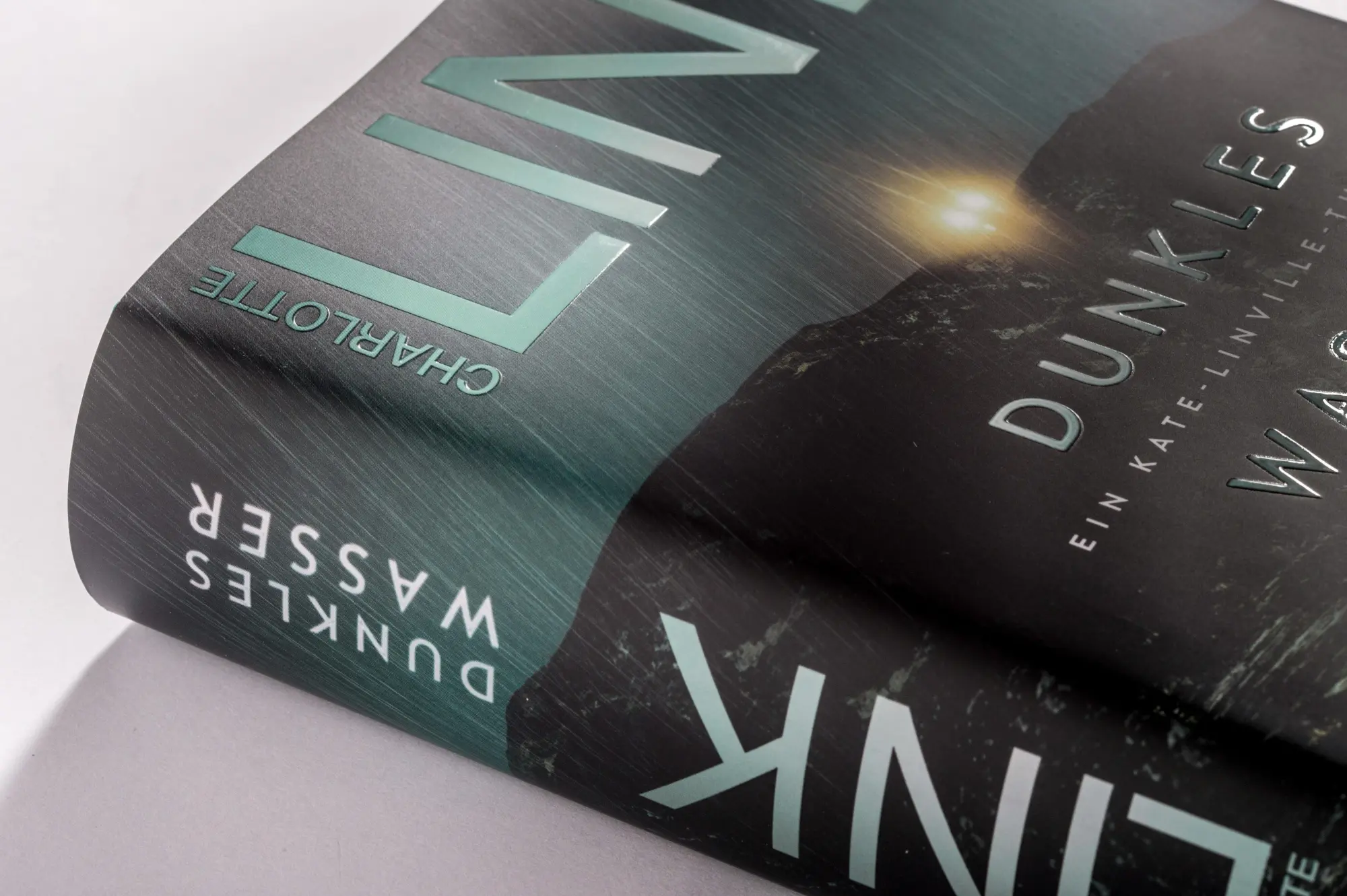 Bild: 9783764504434 | Dunkles Wasser | Ein Kate-Linville-Thriller | Charlotte Link | Buch