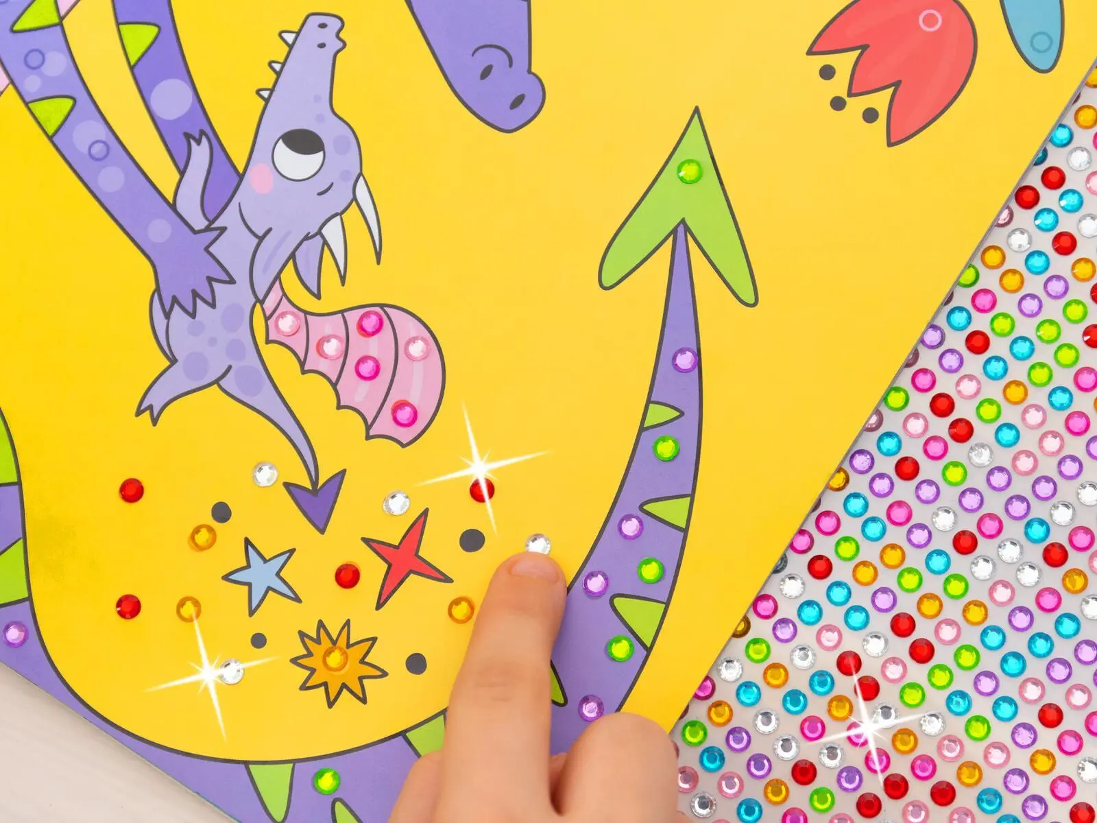Bild: 9783845856834 | Mein Diamant-Stickerheft - Drachen | Mit über 900 Glitzersteinen