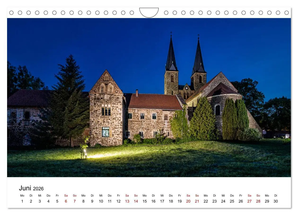 Bild: 9783457347034 | Auf den Spuren der Romanik zur blauen Stunde (Wandkalender 2026 DIN...