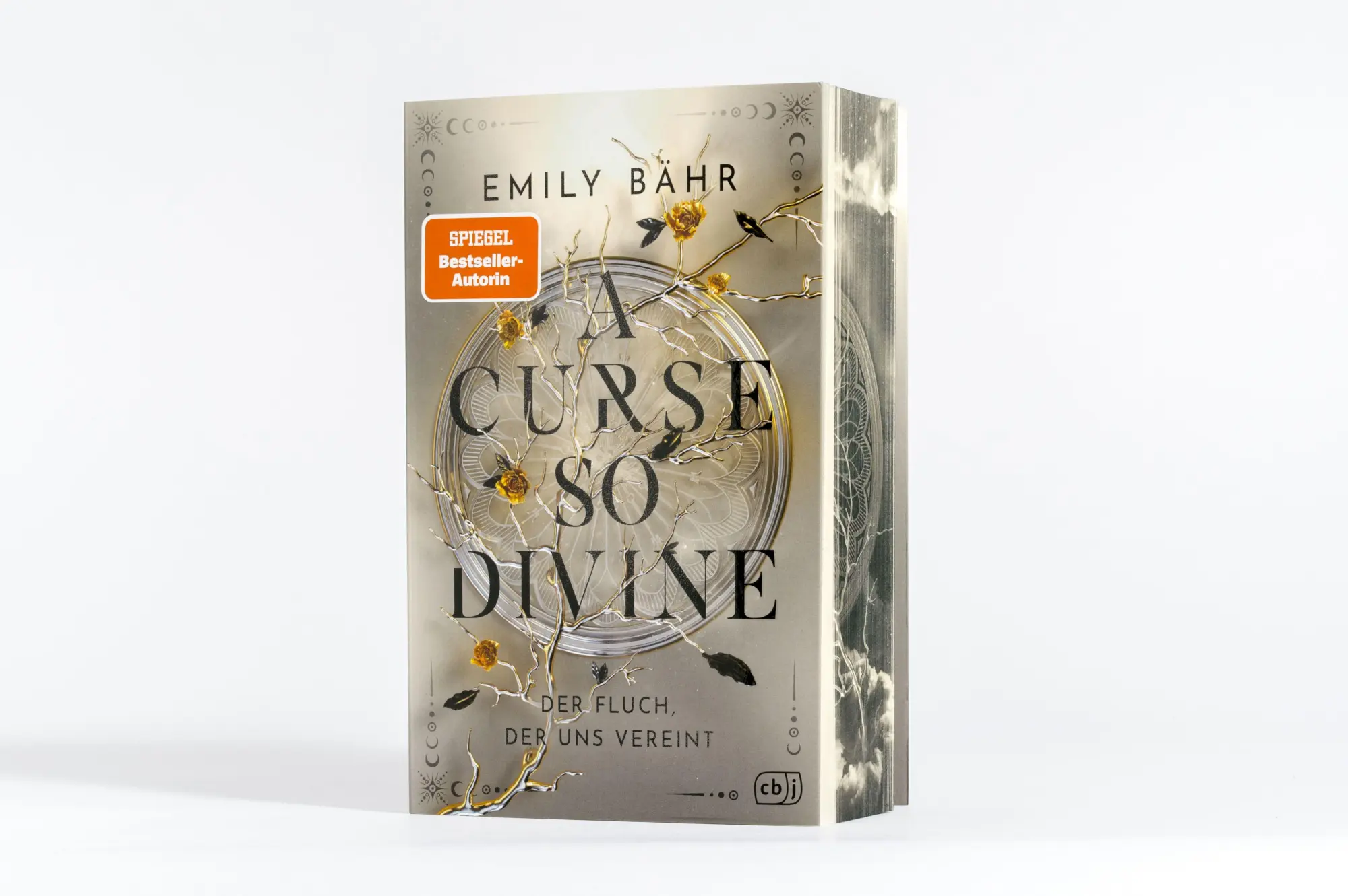 Bild: 9783570167434 | A Curse so Divine | Emily Bähr | Taschenbuch | 576 S. | Deutsch | 2026