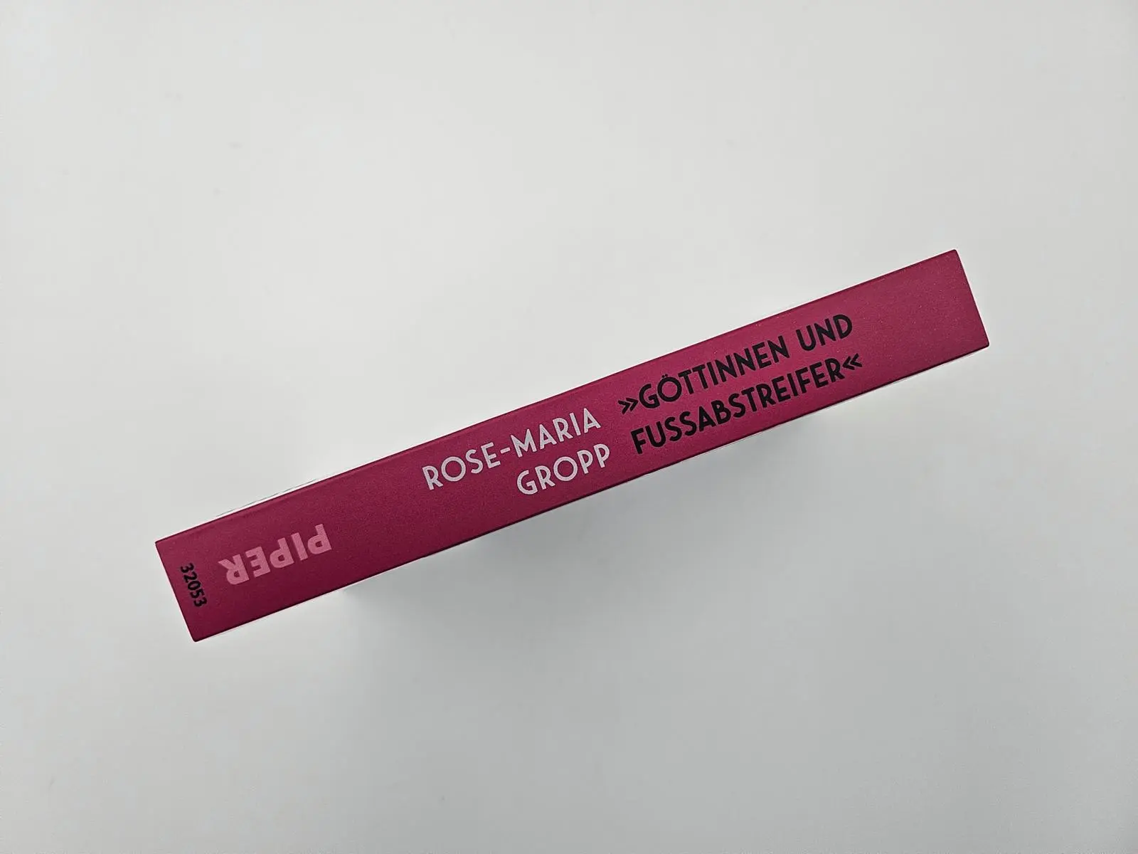 Bild: 9783492320535 | 'Göttinnen und Fußabstreifer' | Rose-Maria Gropp | Taschenbuch | 2024