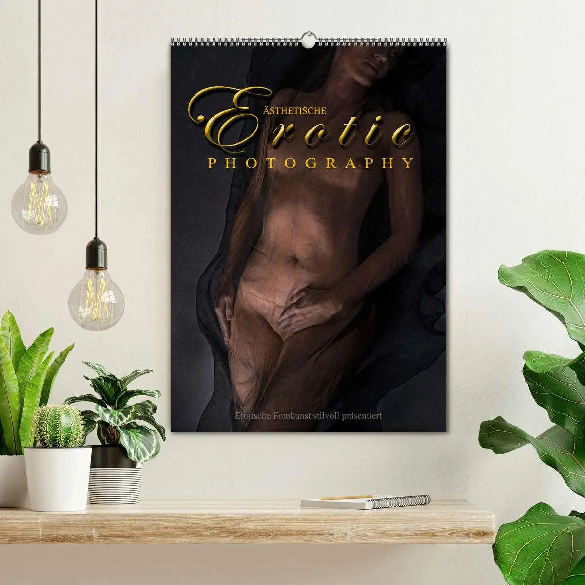 Bild: 9783516363135 | Ästhetische EROTIC Photographie (Wandkalender 2026 DIN A2 hoch),...