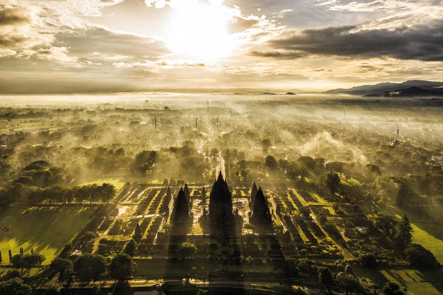 Bild: 9783961715435 | Tropics &amp; Traditions | Tales of Indonesia / Geschichten Indonesiens