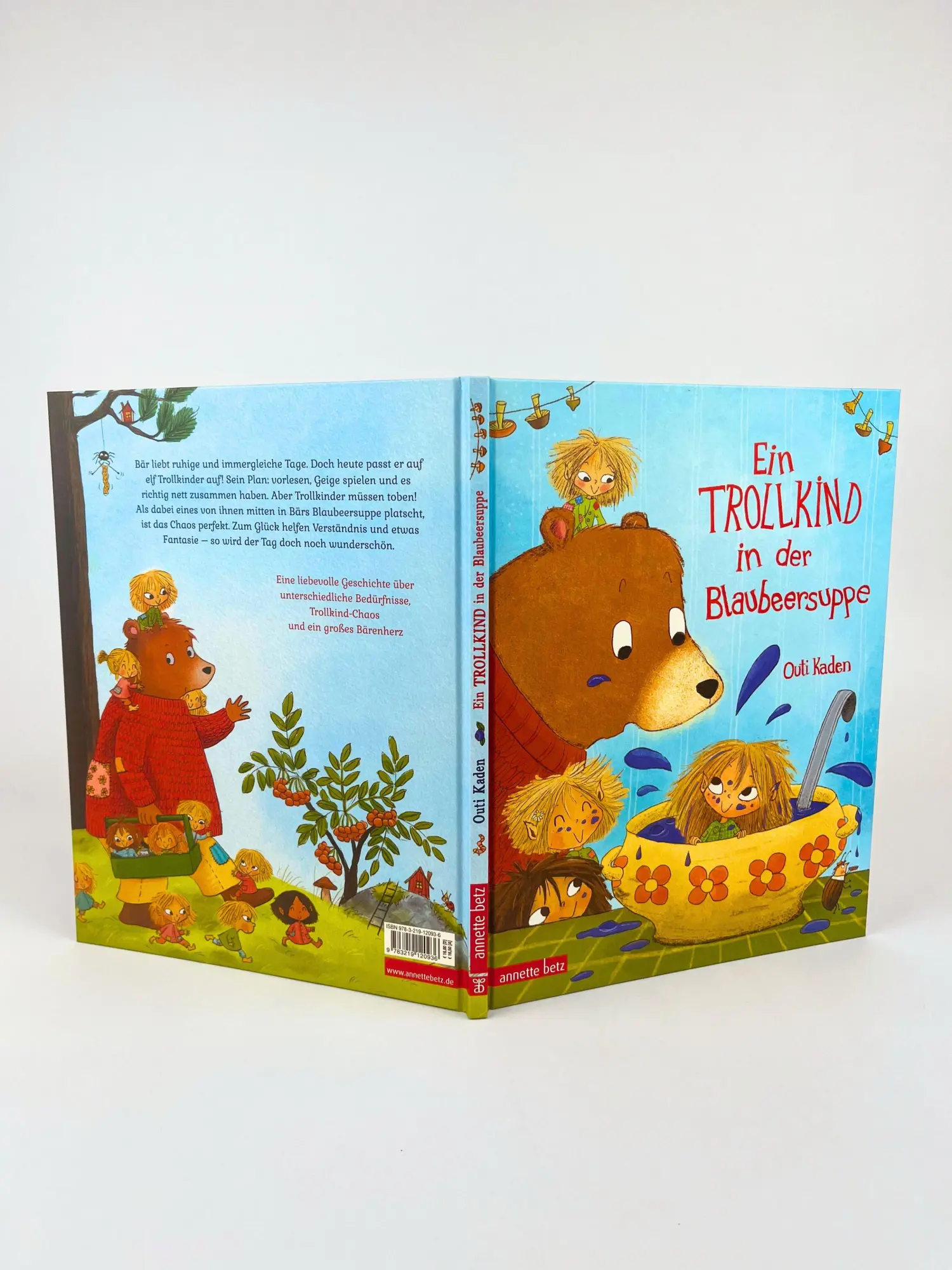 Bild: 9783219120936 | Ein Trollkind in der Blaubeersuppe | Outi Kaden | Buch | 32 S. | 2026
