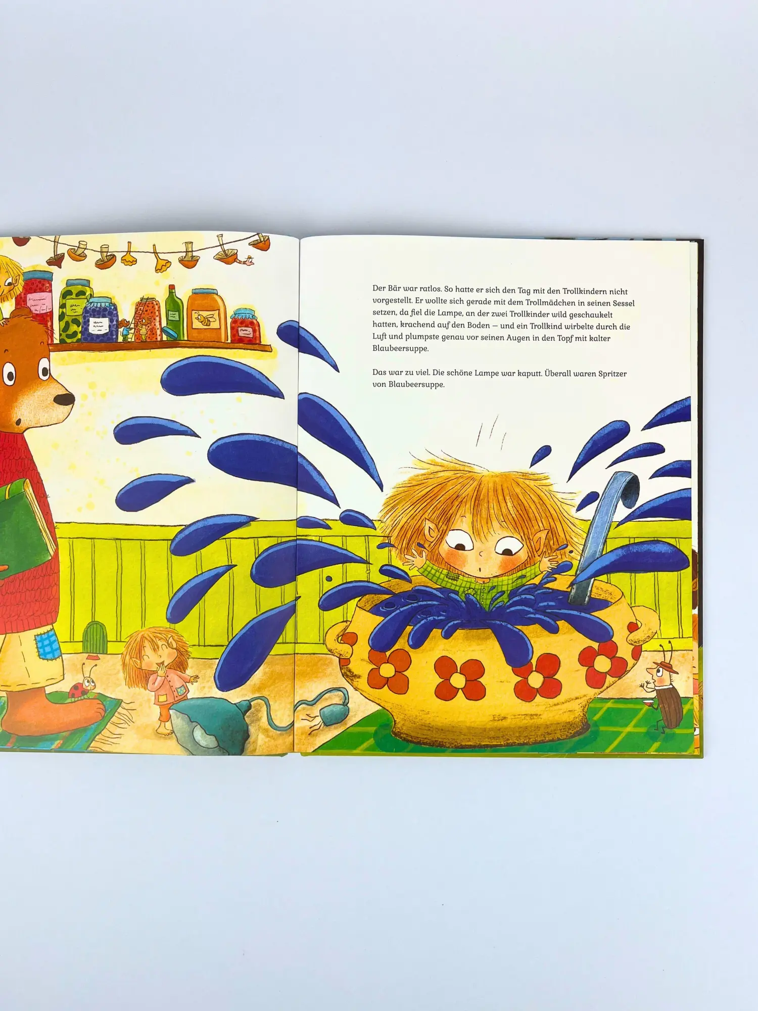 Bild: 9783219120936 | Ein Trollkind in der Blaubeersuppe | Outi Kaden | Buch | 32 S. | 2026