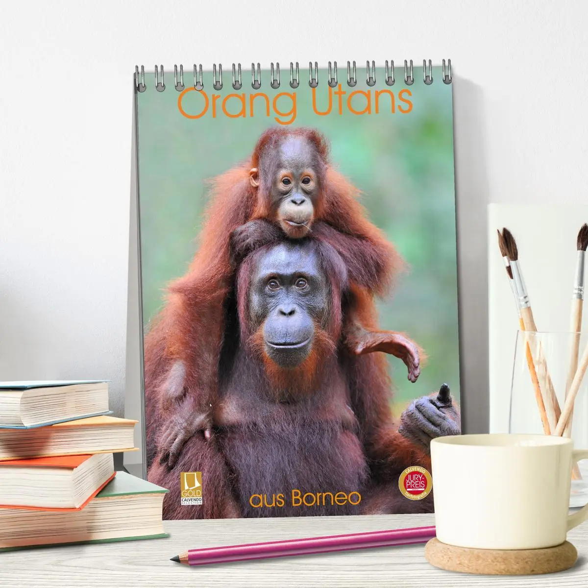Bild: 9783516391336 | Orang Utans aus Borneo (Tischkalender 2026 DIN A5 hoch), CALVENDO...