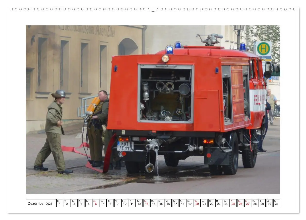 Bild: 9783516285536 | Einsatzfahrzeuge der DDR (Wandkalender 2026 DIN A2 quer), CALVENDO...