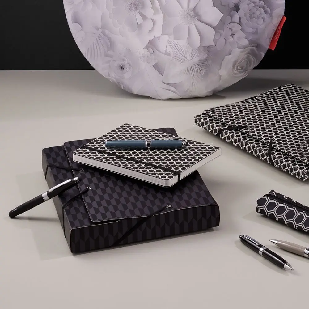 Bild: 4048809031937 | Sammelmappe de Luxe Uroko black | 2024 | CEDON MuseumsShops