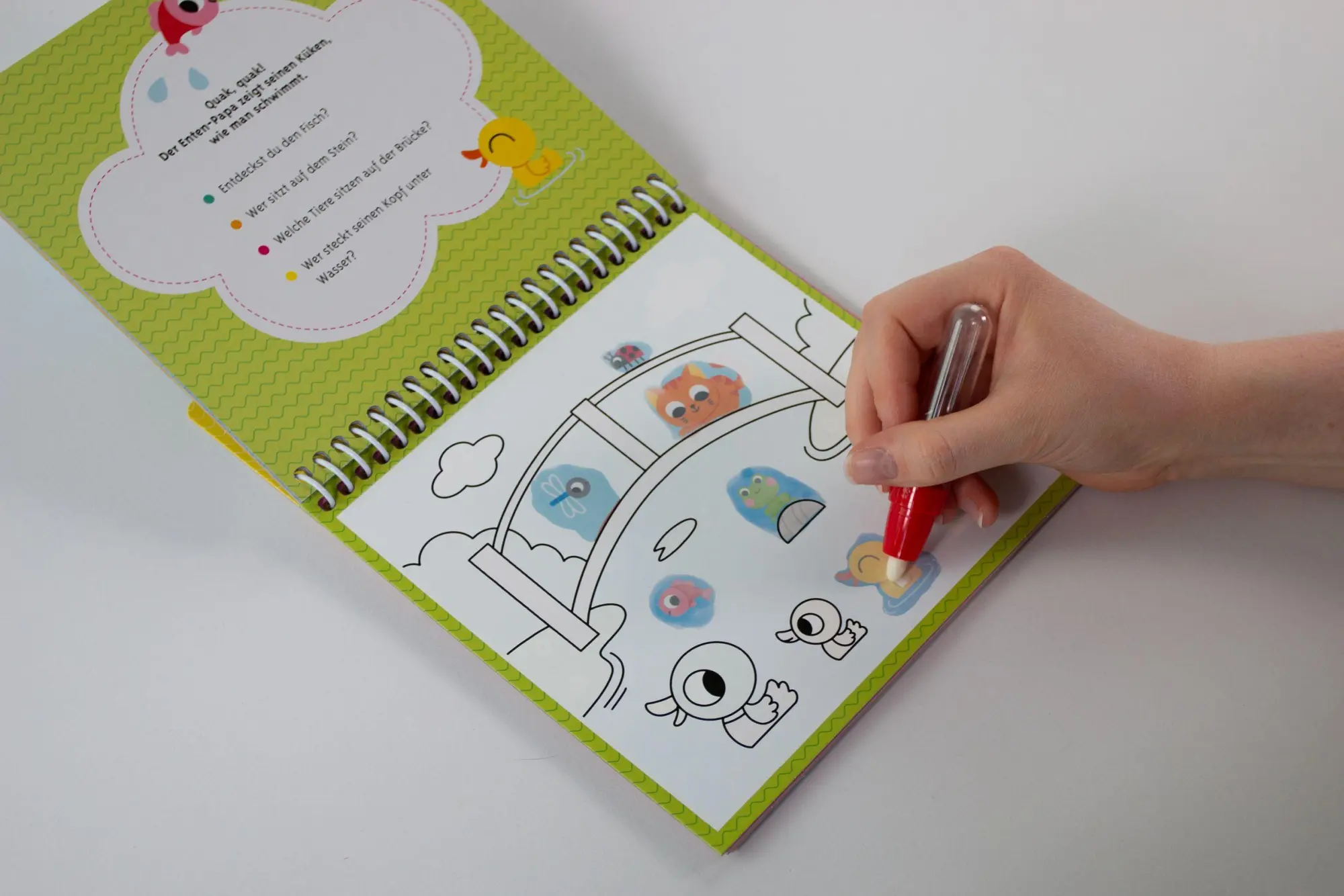 Bild: 9783743222137 | Das magische Wassermalbuch - Frühling | Svenja Pidde | Taschenbuch