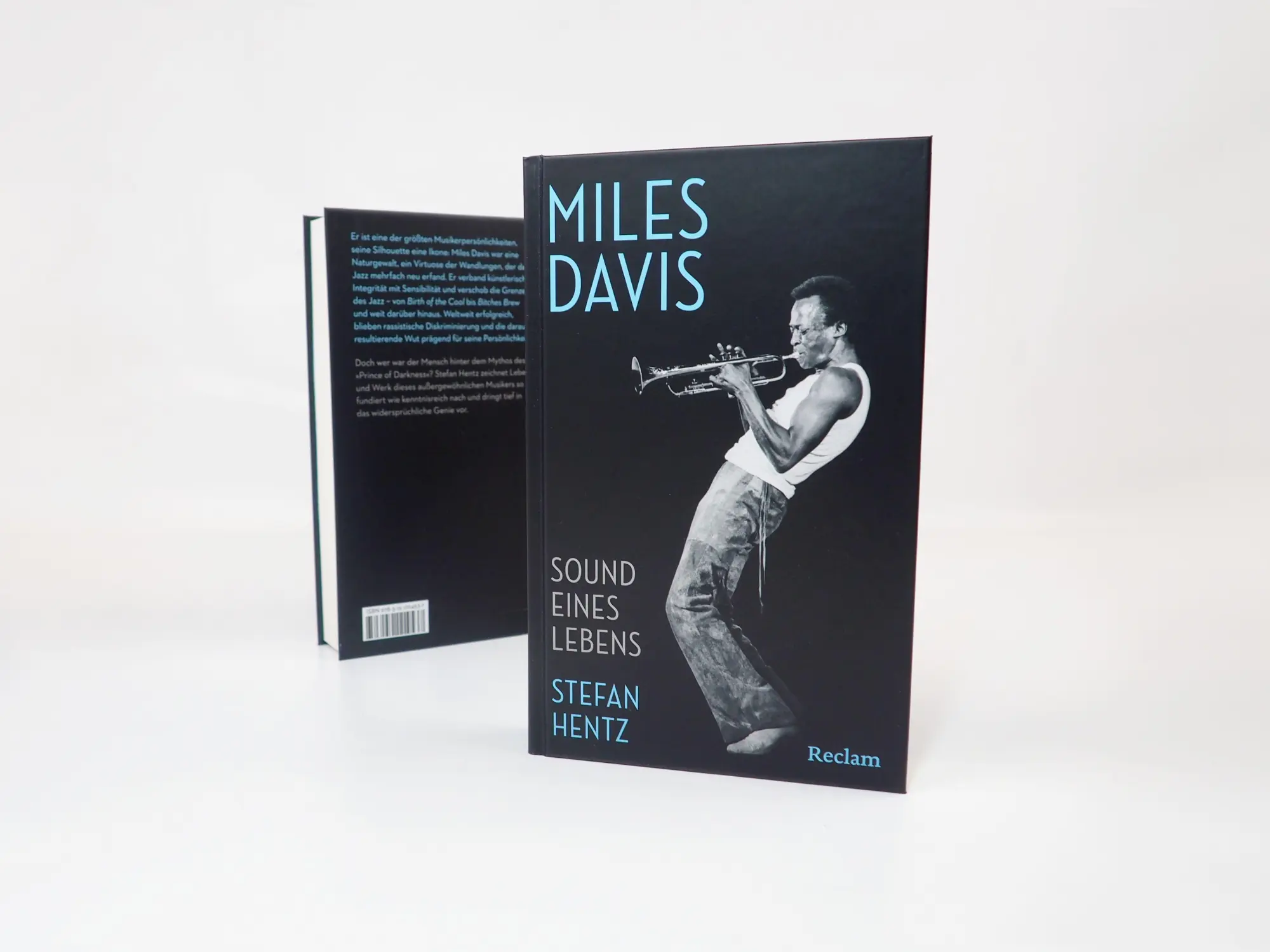Bild: 9783150114537 | Miles Davis. Sound eines Lebens | Stefan Hentz | Buch | 383 S. | 2026