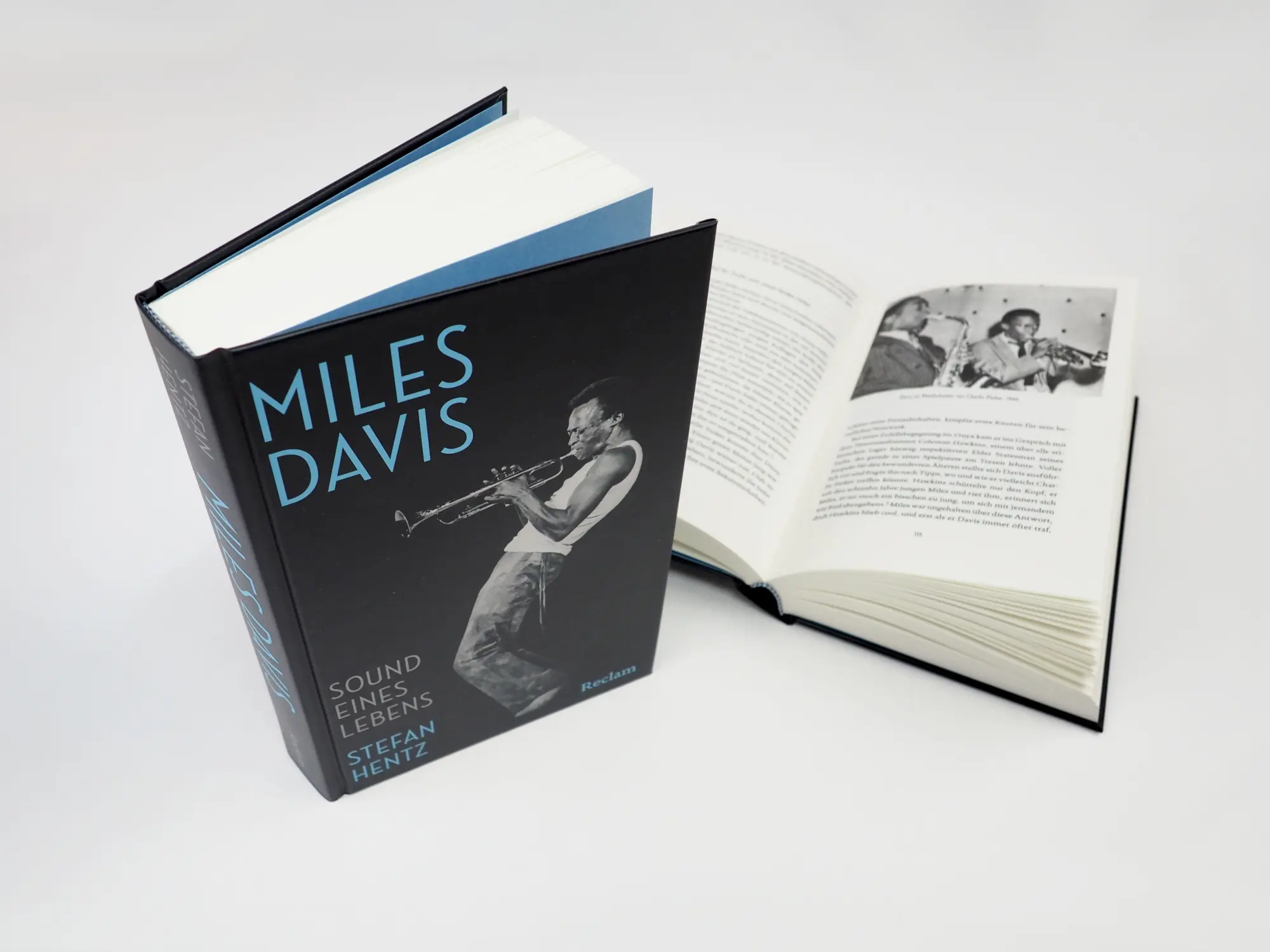 Bild: 9783150114537 | Miles Davis. Sound eines Lebens | Stefan Hentz | Buch | 383 S. | 2026
