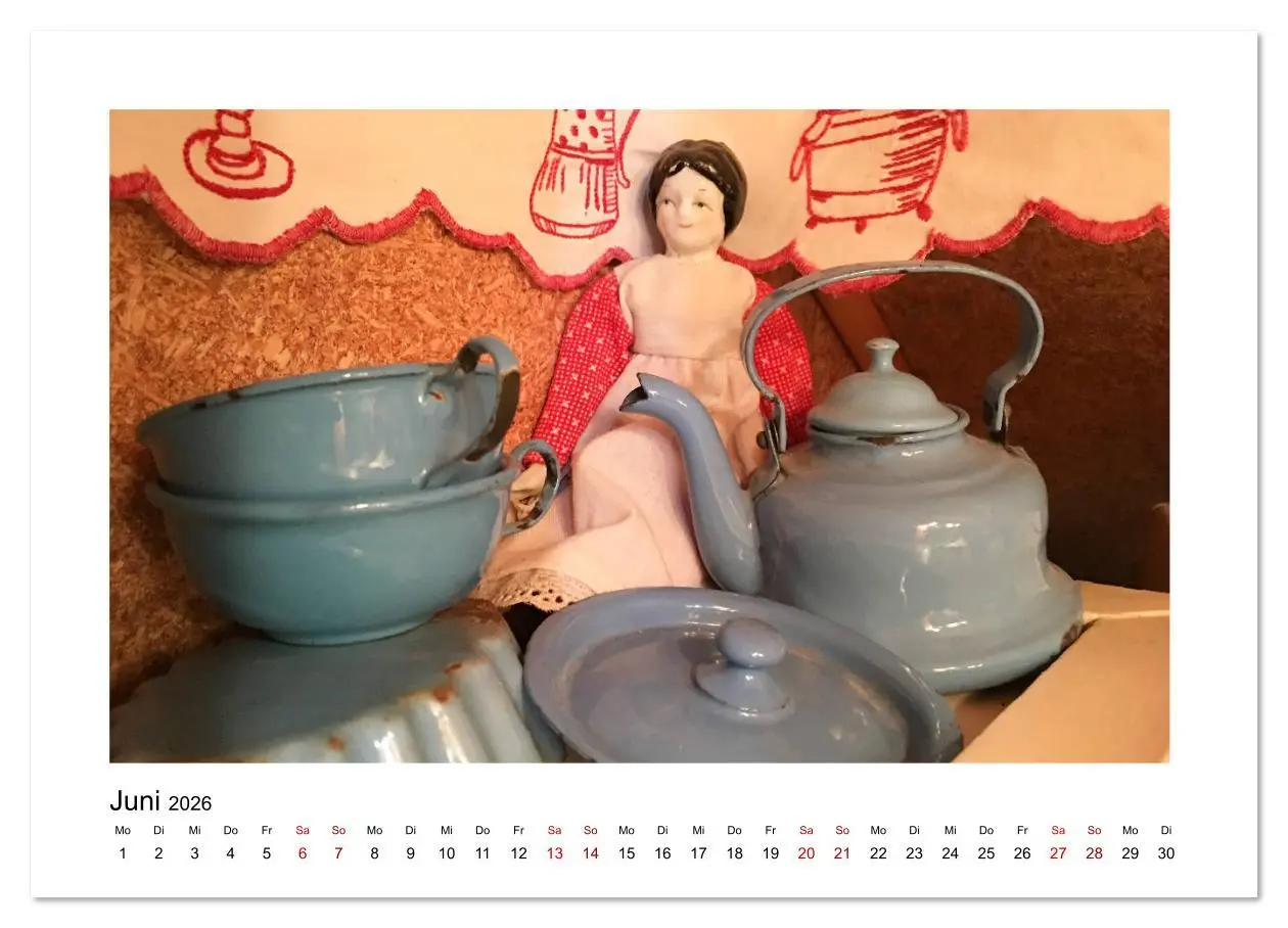 Bild: 9783516236637 | Altes Puppengeschirr (Wandkalender 2026 DIN A3 quer), CALVENDO...