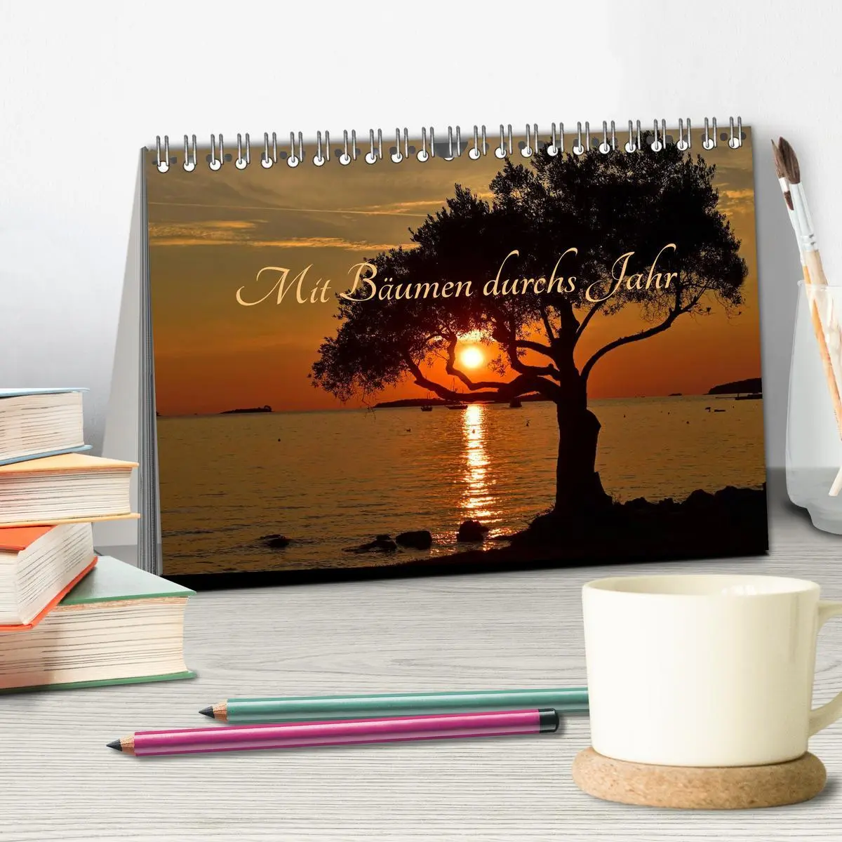 Bild: 9783457808337 | Mit Bäumen durchs Jahr (Tischkalender 2026 DIN A5 quer), CALVENDO...