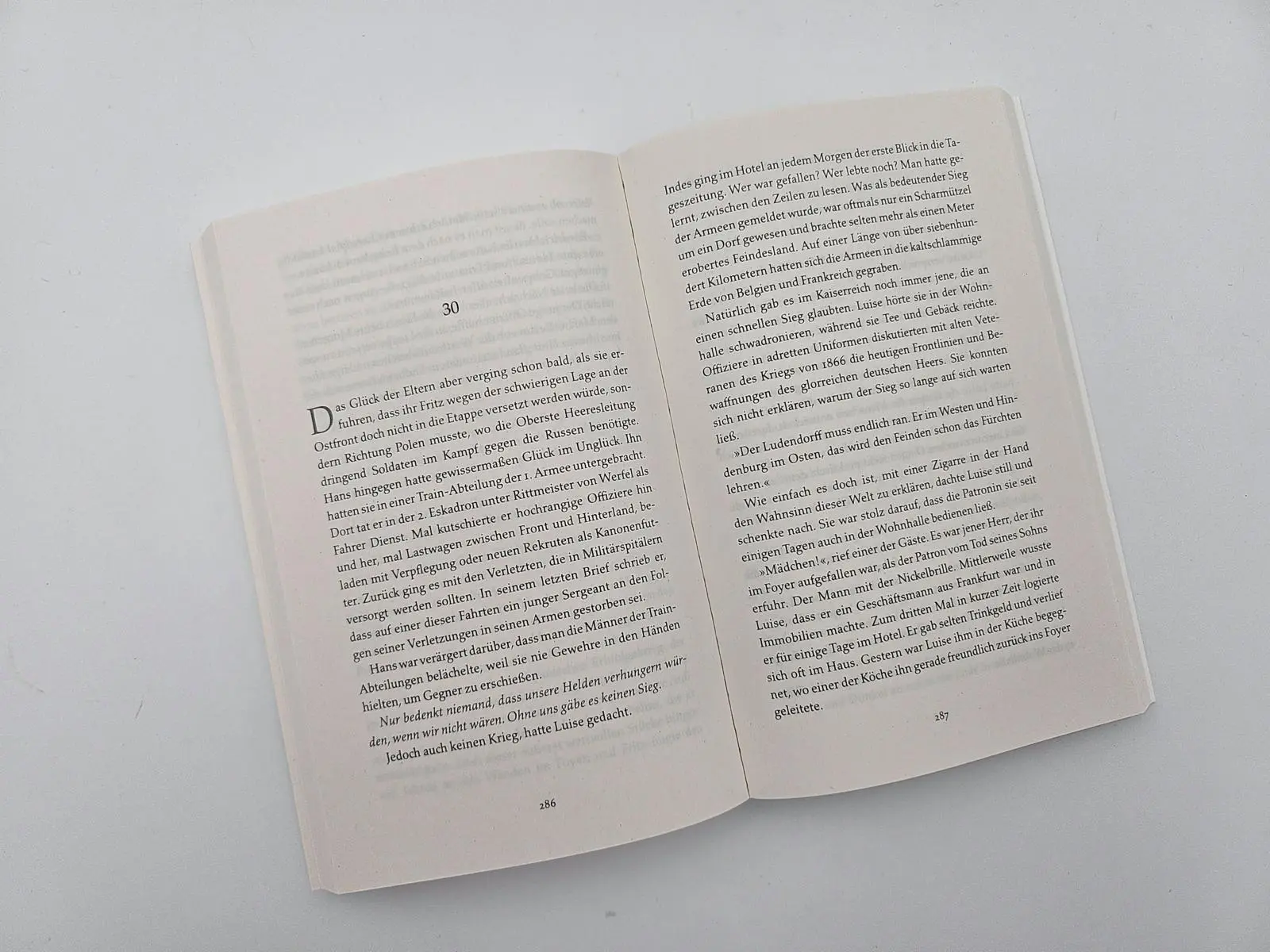 Bild: 9783492319737 | Hotel Vier Jahreszeiten - Ein Traum in Gold | Anja Marschall | Buch