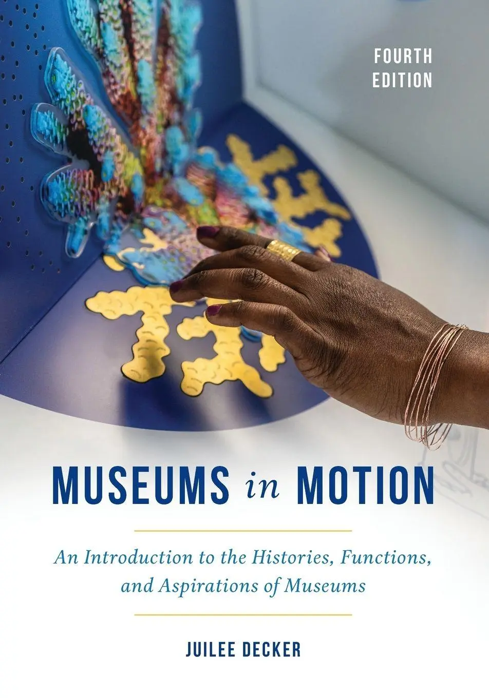 Cover: 9781538155738 | Museums in Motion | Juilee Decker | Taschenbuch | Englisch | 2024