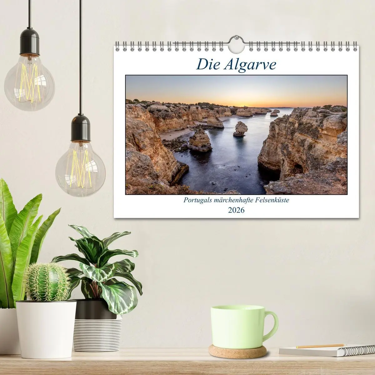 Bild: 9783457629338 | Die Algarve - Portugals märchenhafte Felsenküste (Wandkalender 2026...