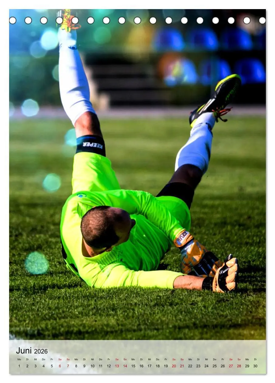 Bild: 9783516336139 | Fußballfieber extrem (Tischkalender 2026 DIN A5 hoch), CALVENDO...