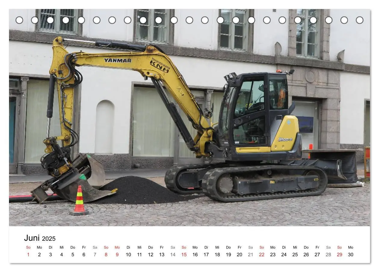 Bild: 9783435359639 | Baumaschinen mit Patina (Tischkalender 2025 DIN A5 quer), CALVENDO...