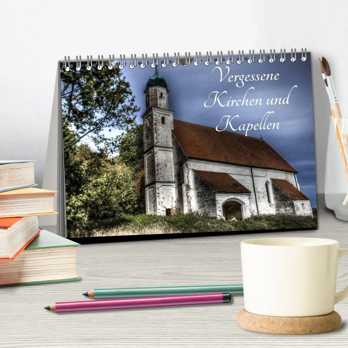 Bild: 9783457679739 | Vergessene Kirchen und Kapellen (Tischkalender 2026 DIN A5 quer),...