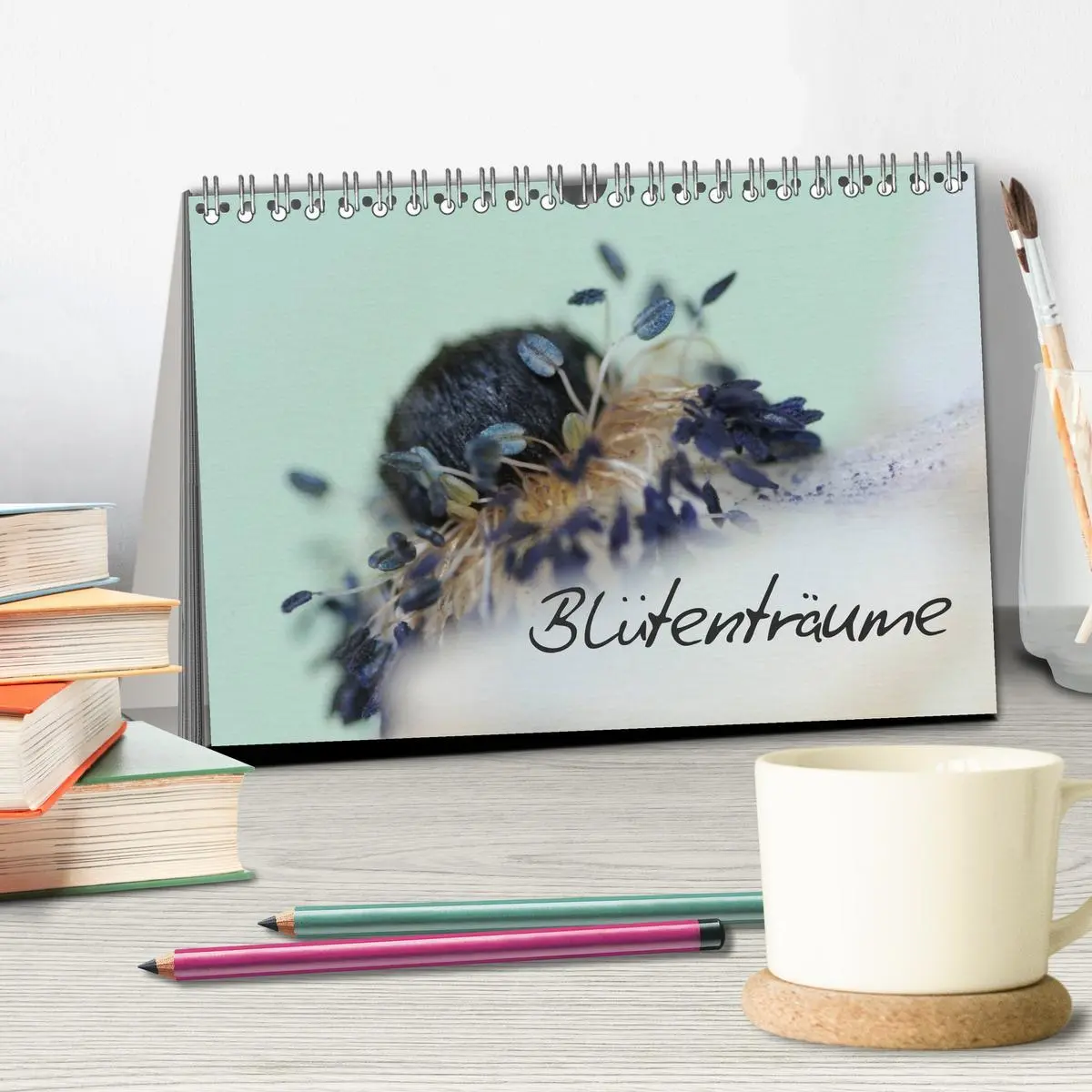 Bild: 9783516202540 | Blütenträume (Tischkalender 2026 DIN A5 quer), CALVENDO Monatskalender