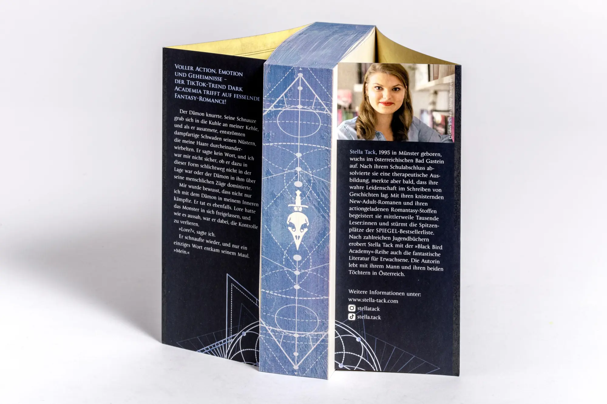 Bild: 9783764532840 | Black Bird Academy - Liebe den Tod | Stella Tack | Taschenbuch | 2025
