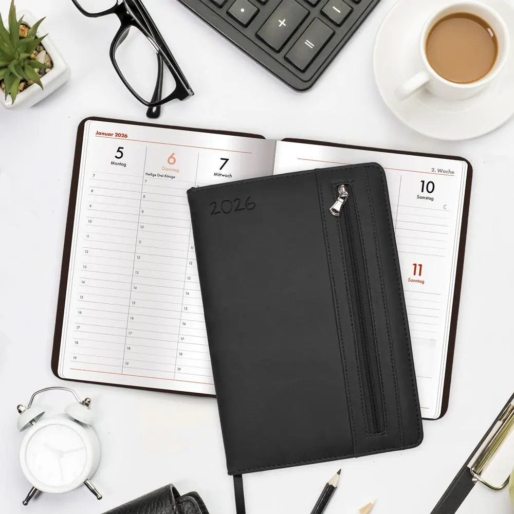 Bild: 4251901509840 | Trötsch Wochenplaner A5 mit Tasche Schwarz 2026 | Taschenkalender | KG