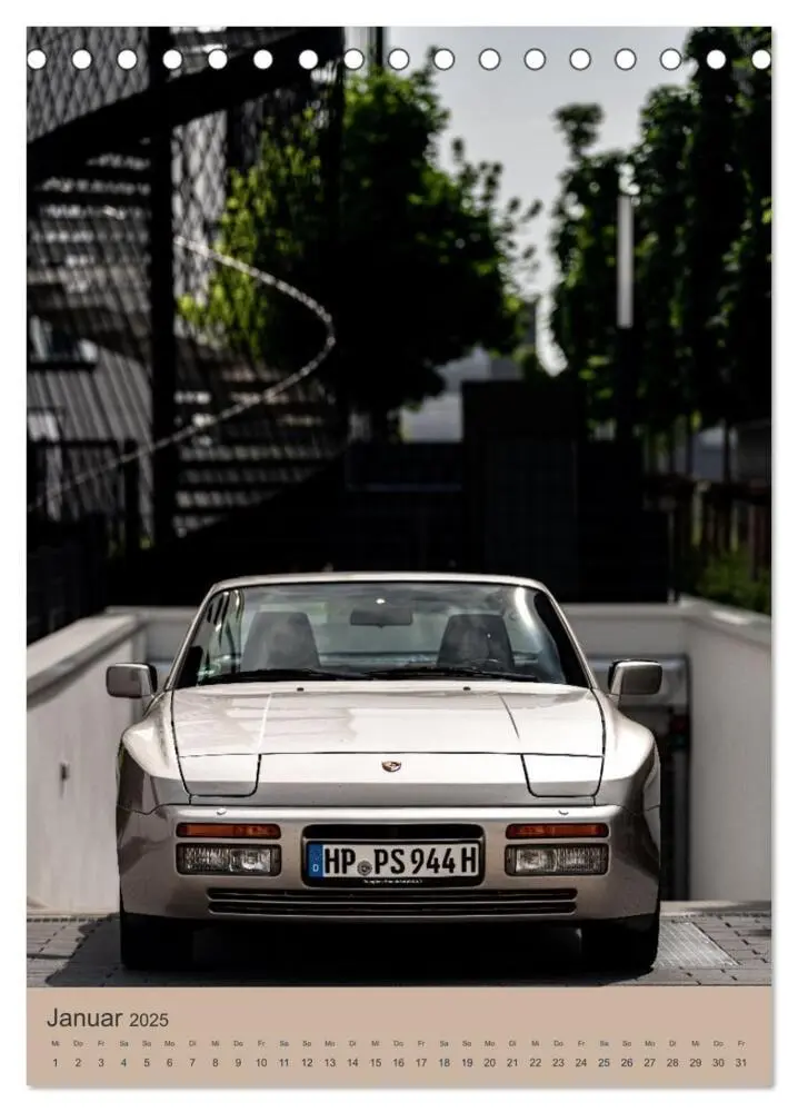 Bild: 9783435921041 | Porsche 944 - Fine Art (Tischkalender 2025 DIN A5 hoch), CALVENDO...