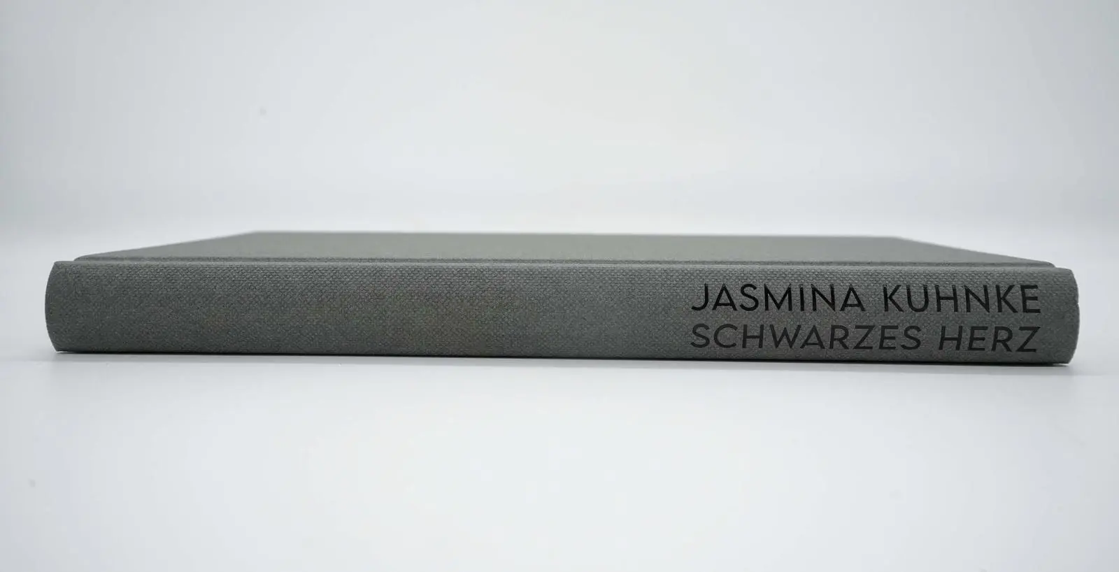 Rückseite: 9783498002541 | Schwarzes Herz | Jasmina Kuhnke | Buch | 208 S. | Deutsch | 2021